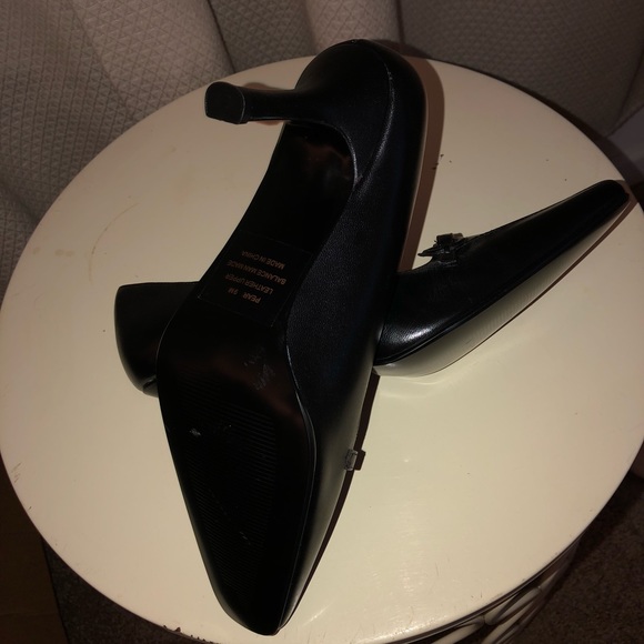 Gino Nicci black leather heels. EUC - Picture 6 of 6